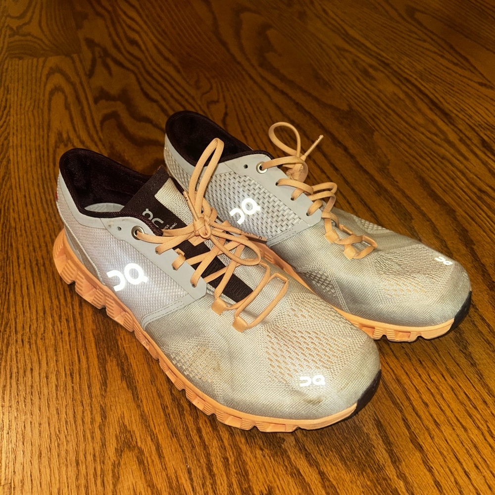On Running women's Athletic Shoes - Light Gray and Tan